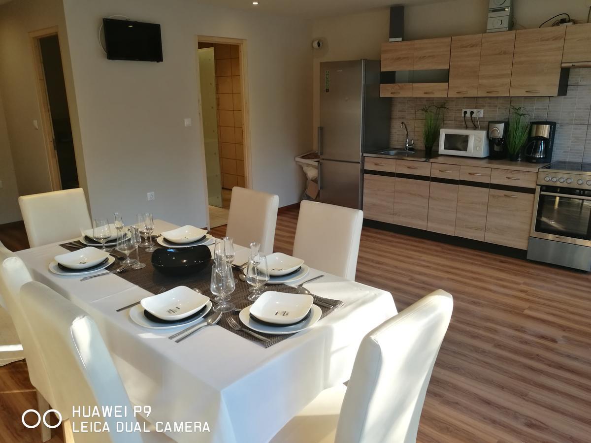 Balatonszárszó Room4U Apartment מראה חיצוני תמונה