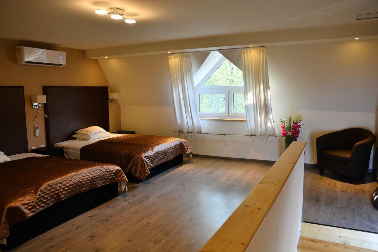 Balatonszárszó Room4U Apartment מראה חיצוני תמונה